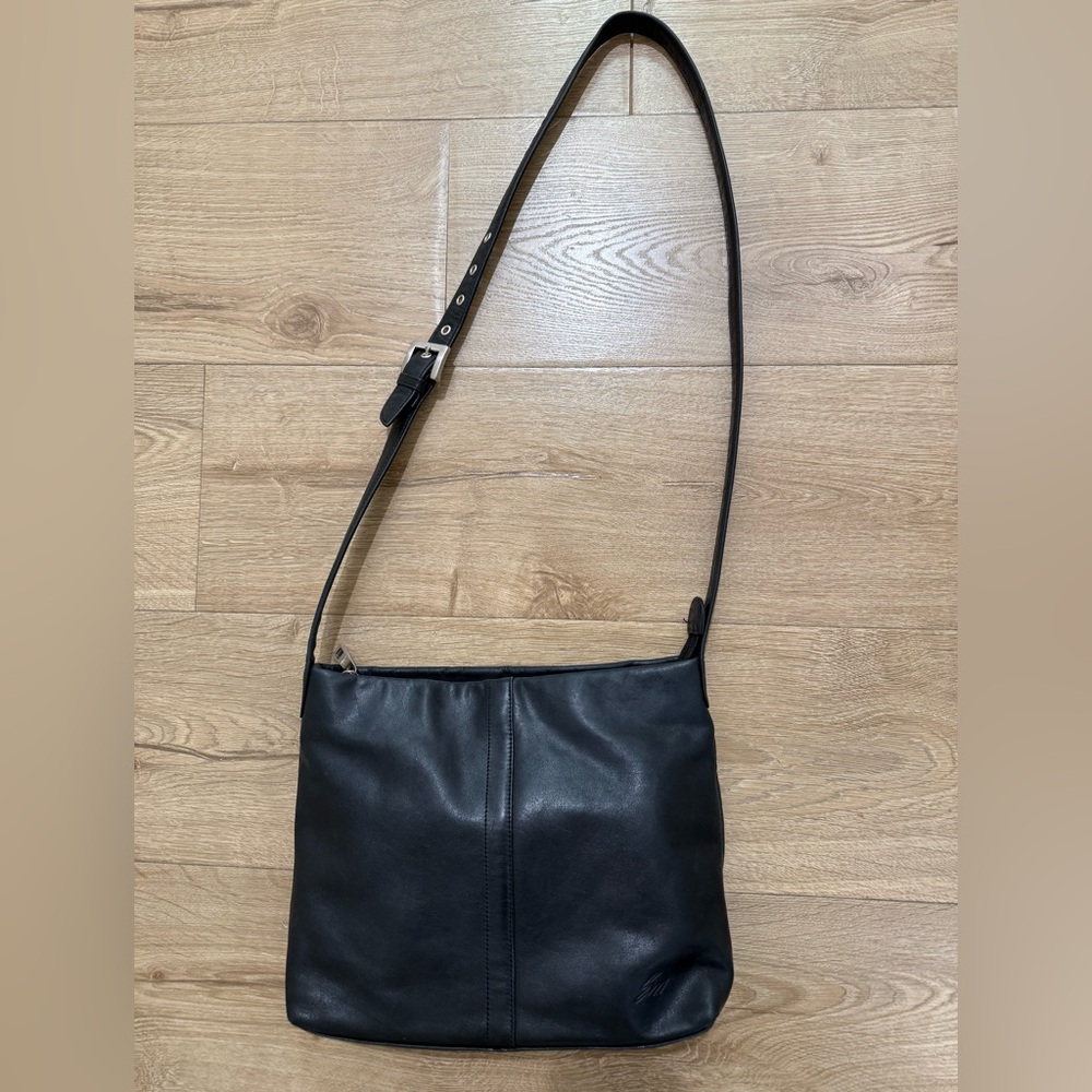 Stone Mountain Black Leather Crossbody adjustable strap Purse boat bottom